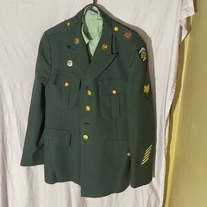 Men's Dark Green Military Field Jacket this will way more than 5 lbs